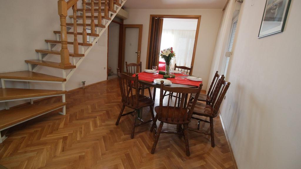 אומיס Apartments Ivka מראה חיצוני תמונה