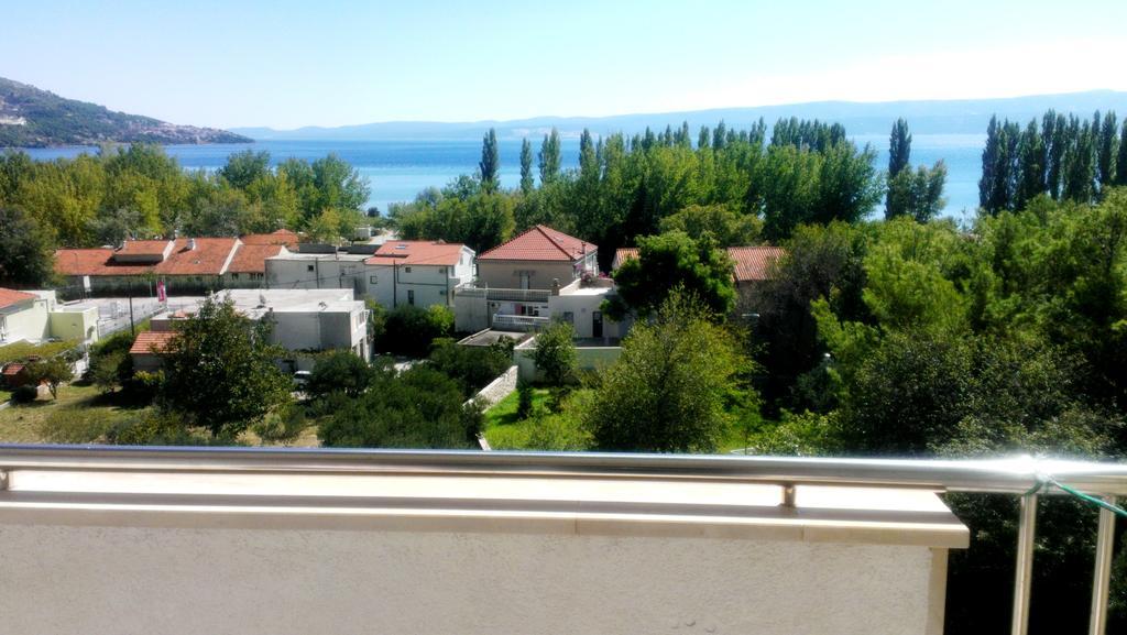 אומיס Apartments Ivka מראה חיצוני תמונה